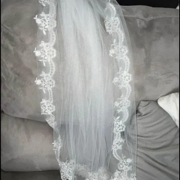 WEDDING VEILS - Picture 2 of 2